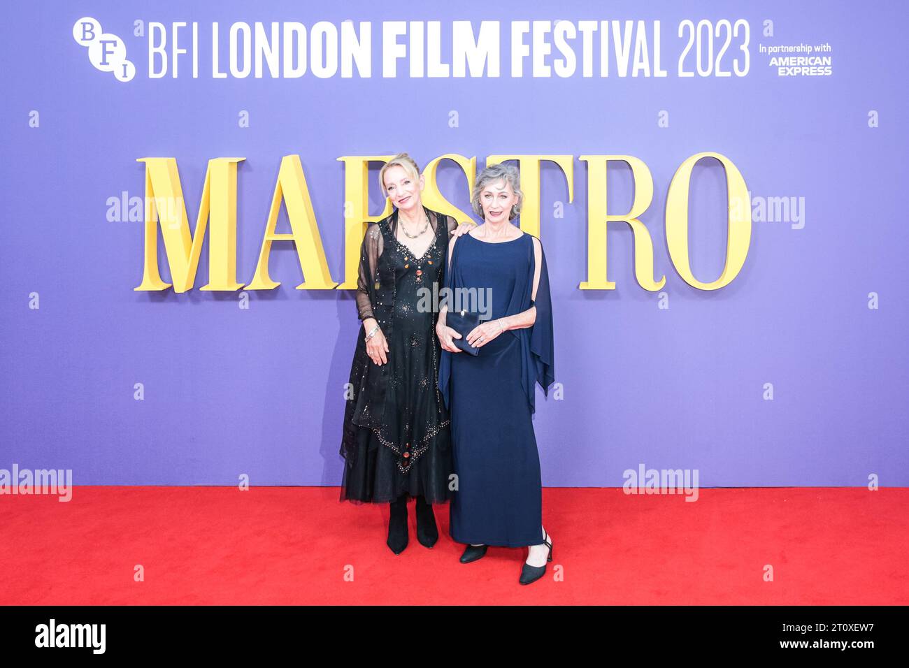Londra, Regno Unito. 9 ottobre 2023. Jamie Bernstein e Nina Bernstein Simmons (figlie di Leonard Bernstein). Arrivi Red carpet alla premiere del BFI London Film Festival per il film 'Maestro'. Credito: Imageplotter/EMPICS/Alamy Live News Foto Stock