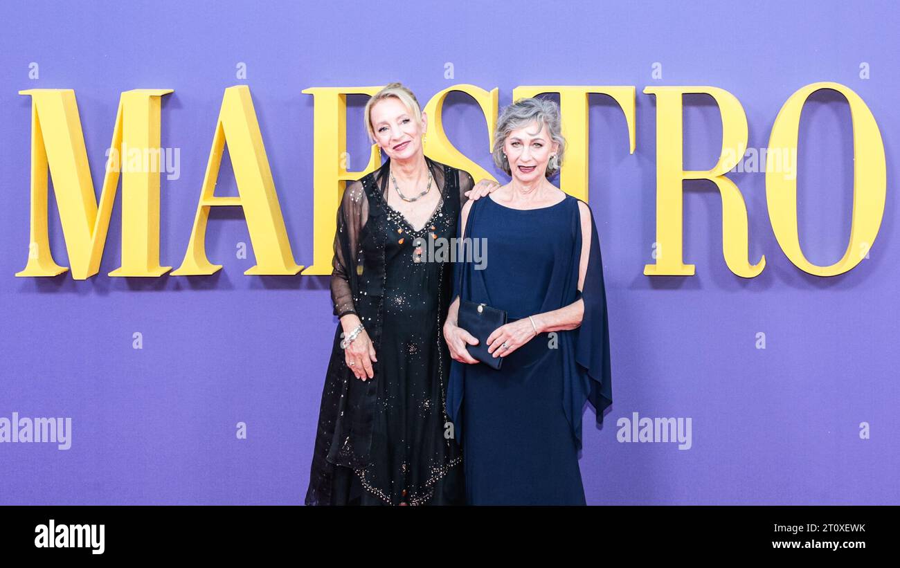 Londra, Regno Unito. 9 ottobre 2023. Jamie Bernstein e Nina Bernstein Simmons (figlie di Leonard Bernstein). Arrivi Red carpet alla premiere del BFI London Film Festival per il film 'Maestro'. Credito: Imageplotter/EMPICS/Alamy Live News Foto Stock