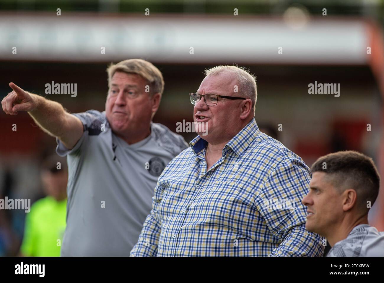 Il manager di football Steve Evans in touchline durante la partita mentre era capo-allenatore allo Stevenage Football Club Foto Stock
