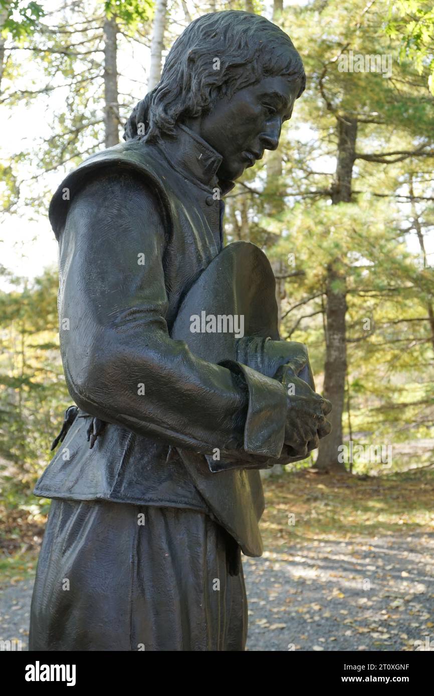 Statua di bronzo sul sentiero interpretativo che si affaccia sull'isola di St Croix, Maine Foto Stock Statua di bronzo sul sentiero interpretativo che si affaccia sull'isola di St Croix, Maine Foto Stock