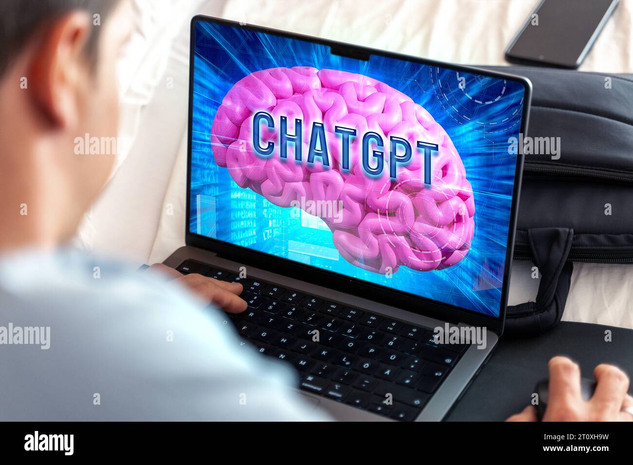 27 settembre 2023: Intelligenza artificiale e chatbot ChatGPT sito web su un cervello in un computer portatile. Uomo di fronte al FOTOMONTAGGIO dei computer ai *** Künstliche Intelligenz und Chatbot ChatGPT Website auf einem Gehirn in un computer portatile einem. Mann vor KI computer FOTOMONTAGE Credit: Imago/Alamy Live News Foto Stock