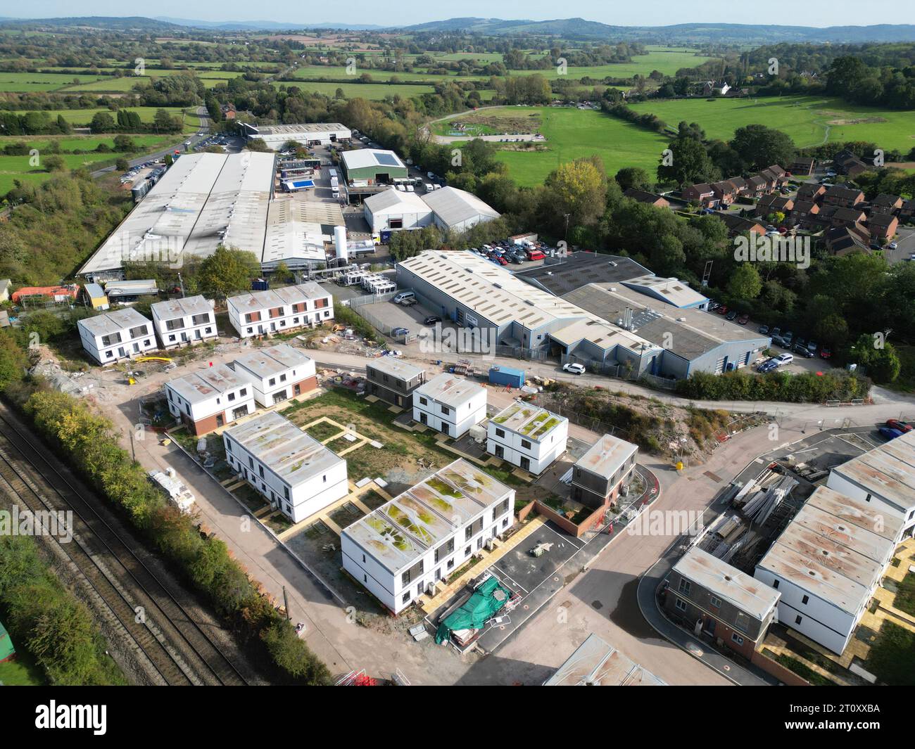 Vista aerea di un progetto di alloggi modulari a Hereford nel Regno Unito - i lavori si sono fermati dopo che Ilke Homes è entrata in amministrazione nel giugno 2023 - foto nell'ottobre 2023 Foto Stock