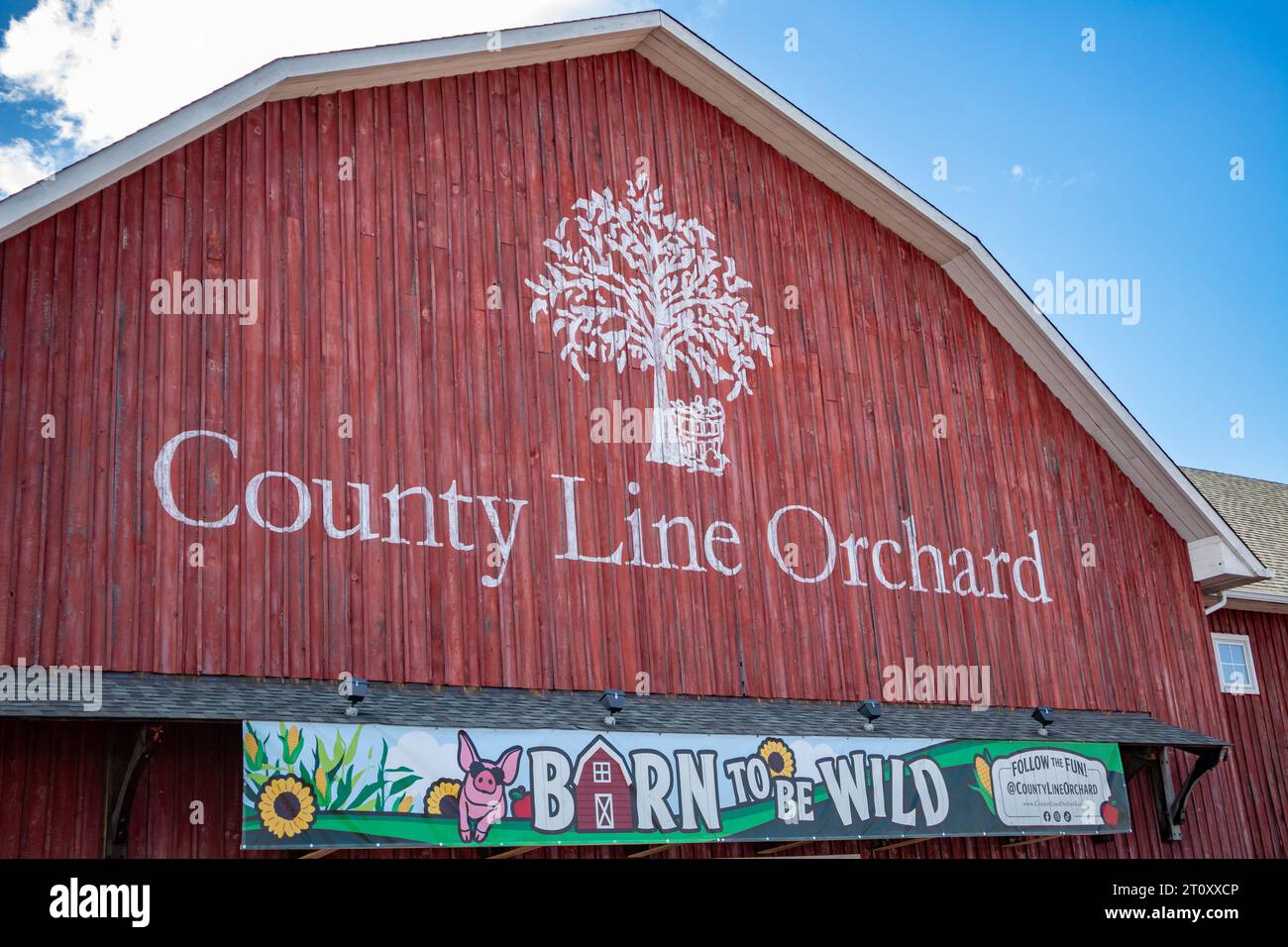 7 ottobre 2023 Hobart, USA: County Line Orchard Barn in Hobart IN. Si tratta di un frutteto di mele regionale e di una destinazione turistica Foto Stock
