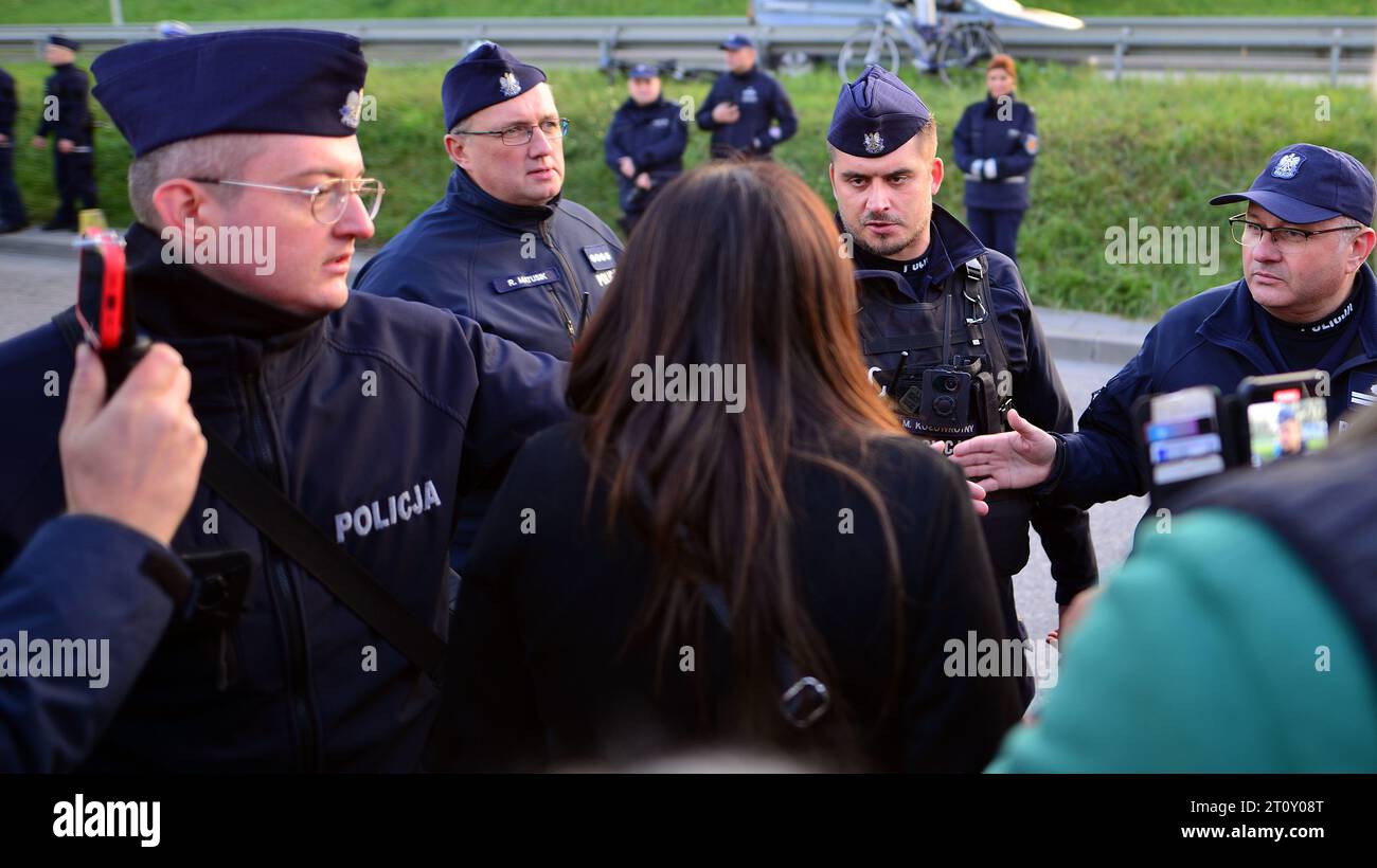 Varsavia, Polonia. 9 ottobre 2023. La polizia si assicura la riunione pre-elettorale. Foto Stock