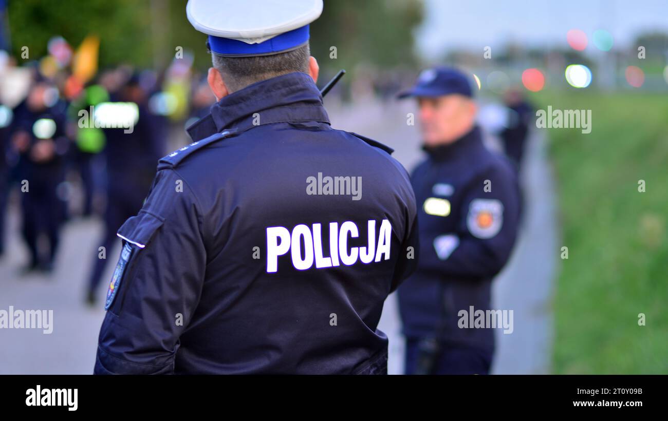 Varsavia, Polonia. 9 ottobre 2023. La polizia si assicura la riunione pre-elettorale. Foto Stock