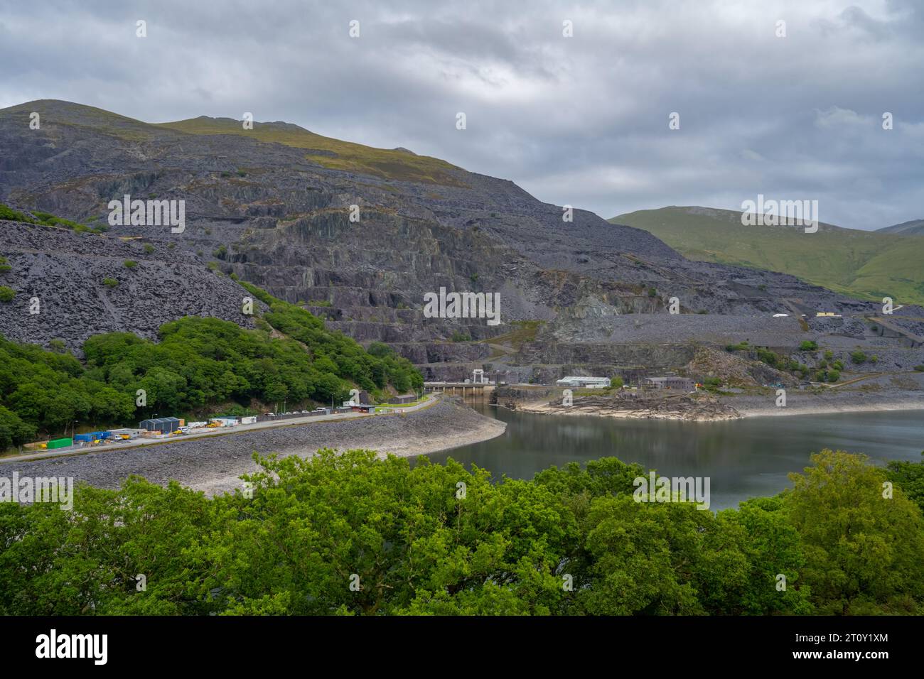 Dinorwig Hydroelectric power station e Llyn Peris, Llanberis, Snowdonia, Eryri Foto Stock