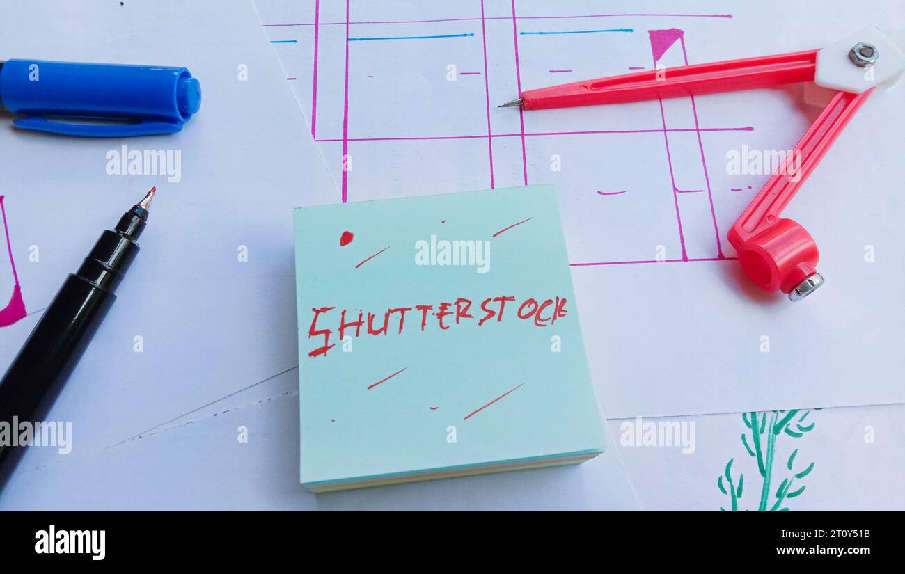 Fotografia di un oggetto a tema commerciale e monetario con testo all'interno della nota con la scritta "Shutterstock" Foto Stock