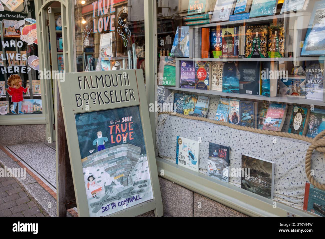 Libreria Falmouth in Church Street, nel centro di Falmouth, Cornovaglia, Inghilterra, Regno Unito, 2023 Foto Stock