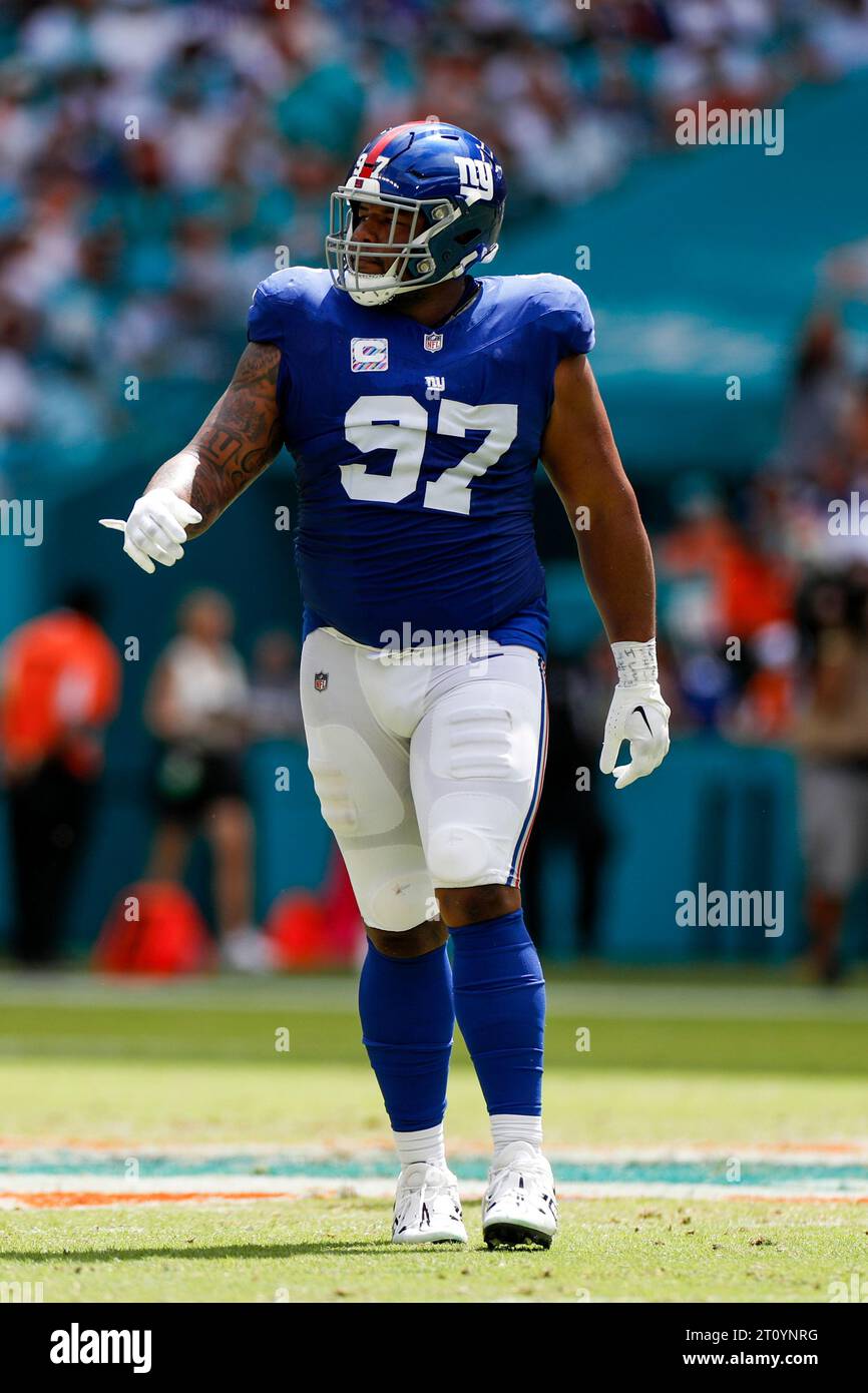 Il defensive tackle dei New York Giants Dexter Lawrence II (97) in posizione difensiva durante una gara della stagione regolare contro i Miami Dolphins, Sunday, Octo Foto Stock