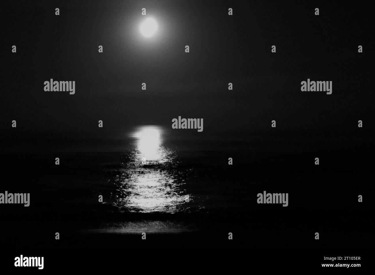 costa, all'aperto, rossa, sfondi, sabbiosi, niente persone, romanticismo, scenografico, cielo all'alba, colorato, giallo, nuvole, turismo, crepuscolo, nuvola, riflessione, col Foto Stock