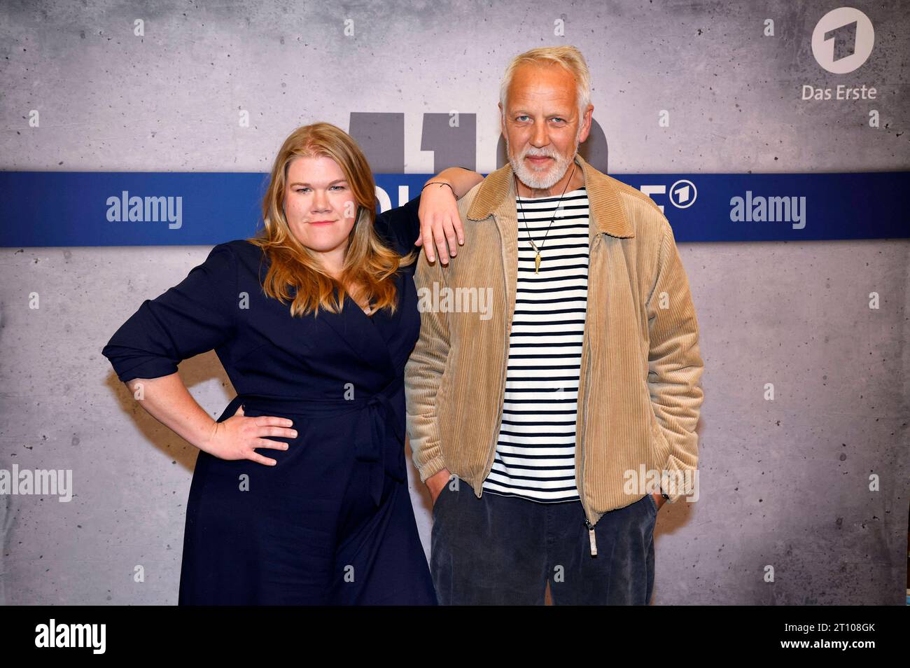 Gisa Flake und Frank Leo Schröder bei der Preview des ARD Fernsehfilms Polizeiruf 110 - Cottbus Kopflos im Thalia Kino. Potsdam, 09.10.2023 *** Gisa Flake e Frank Leo Schröder in anteprima del film ARD TV Polizeiruf 110 Cottbus Kopflos a Thalia Kino Potsdam, 09 10 2023 foto:XS.xGabschx/xFuturexImagex polizeiruf 3006 credito: Imago/Alamy Live News Foto Stock