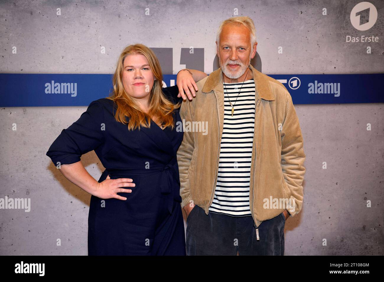 Gisa Flake und Frank Leo Schröder bei der Preview des ARD Fernsehfilms Polizeiruf 110 - Cottbus Kopflos im Thalia Kino. Potsdam, 09.10.2023 *** Gisa Flake e Frank Leo Schröder in anteprima del film ARD TV Polizeiruf 110 Cottbus Kopflos a Thalia Kino Potsdam, 09 10 2023 foto:XS.xGabschx/xFuturexImagex polizeiruf 3007 credito: Imago/Alamy Live News Foto Stock