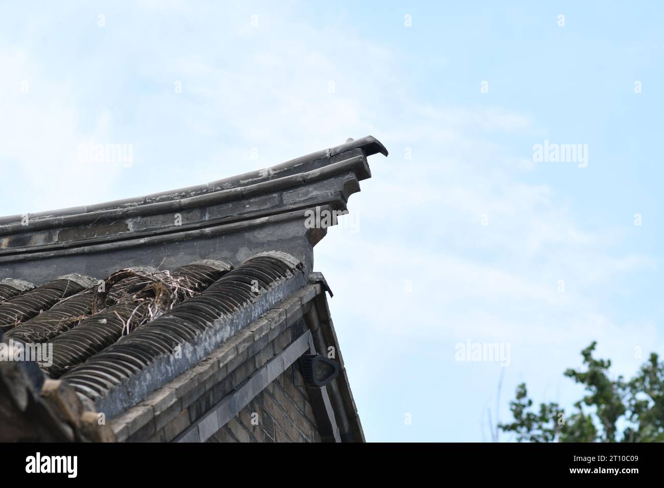 Foto parziale del tetto in tradizionale stile architettonico cinese Foto Stock