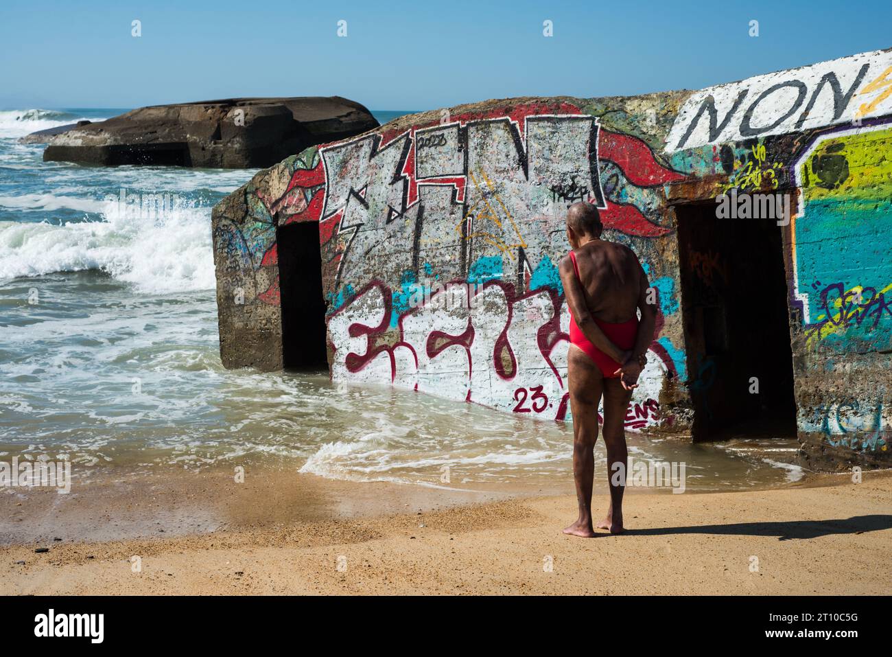 Bunker e cultura del surf della seconda guerra mondiale, Cote des Basques, Francia Foto Stock
