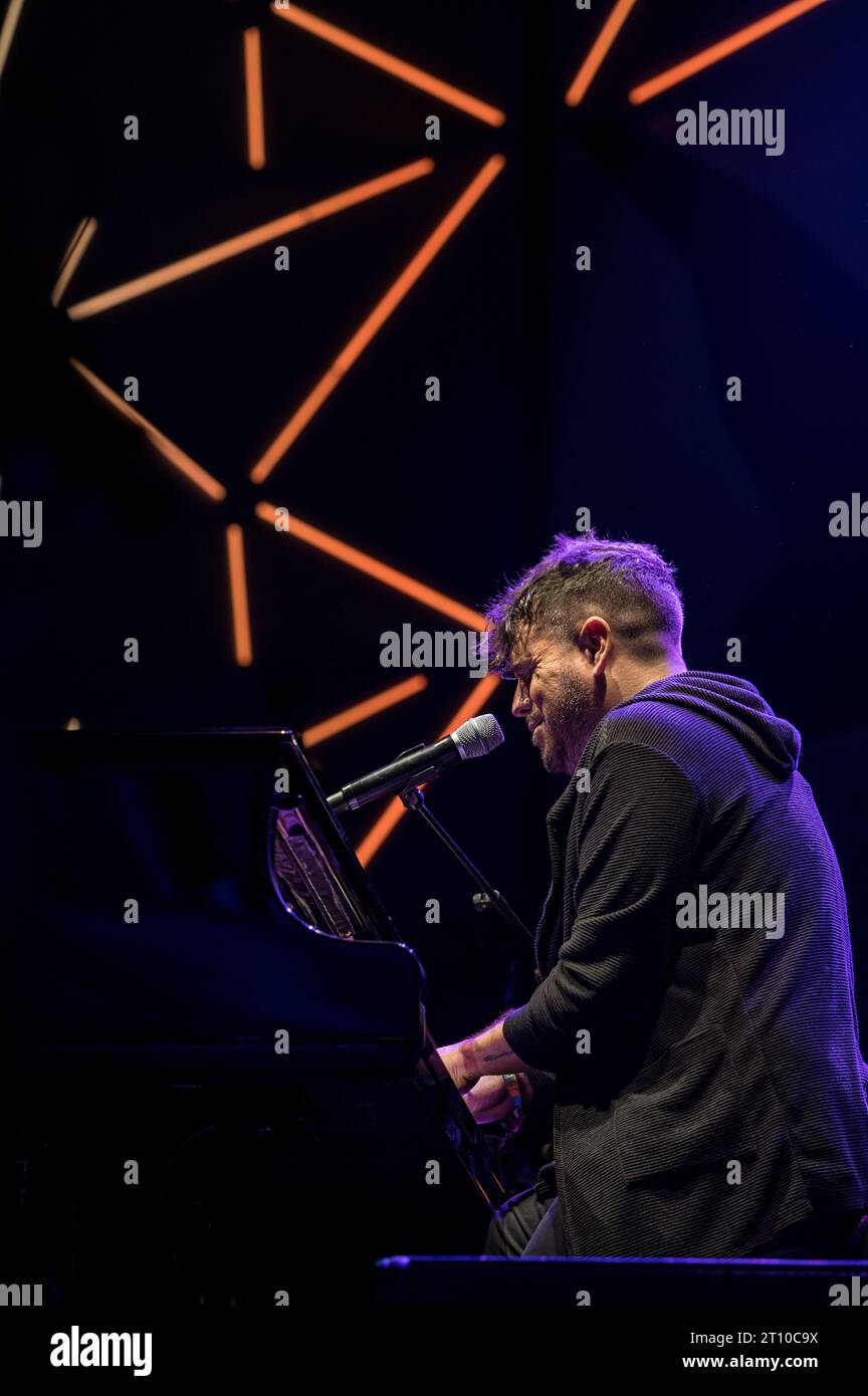 Fotografías del concierto de Pablo López en el marco de las Fiestas del Pilar 2023 de Saragozza, en el recinto Espacio Zity. Foto Stock