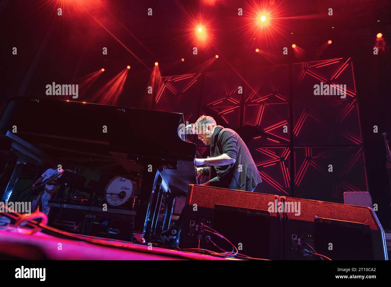 Fotografías del concierto de Pablo López en el marco de las Fiestas del Pilar 2023 de Saragozza, en el recinto Espacio Zity. Foto Stock