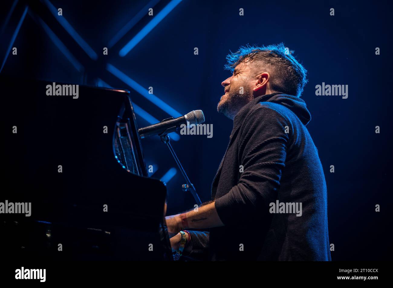 Fotografías del concierto de Pablo López en el marco de las Fiestas del Pilar 2023 de Saragozza, en el recinto Espacio Zity. Foto Stock