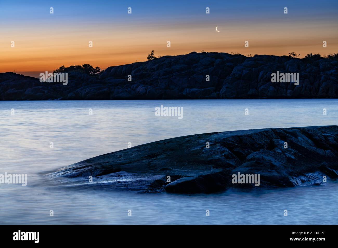 Una notte luminosa sull'isola di Kökar, Ahvenanmaa, Finlandia Foto Stock