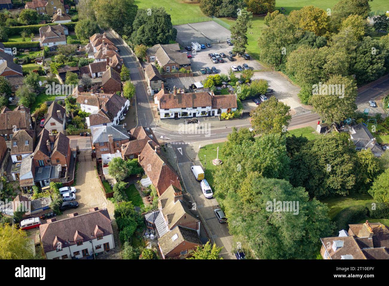 Vista droni dell'East Malling Village nel Kent, Inghilterra, Regno Unito Foto Stock