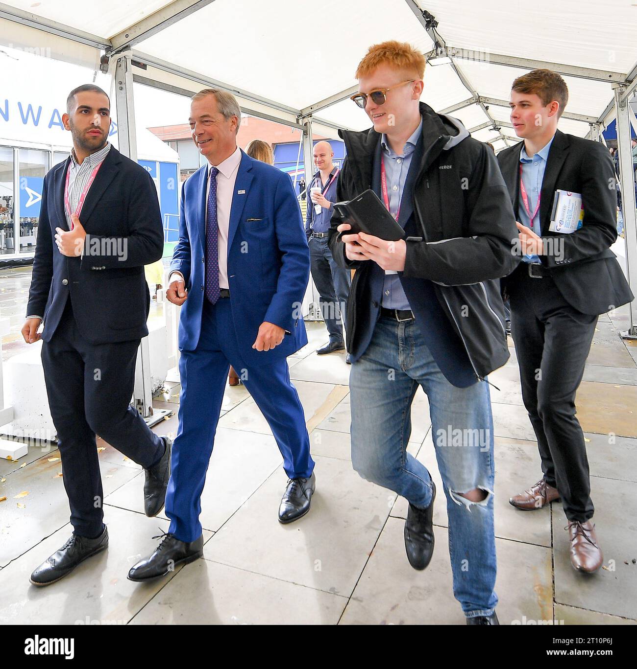 L'ex leader dell'UKIP Nigel Farage alla conferenza di Manchester, mentre la conferenza del Partito Conservatore continuò in città. (c) Dave Johnston Foto Stock