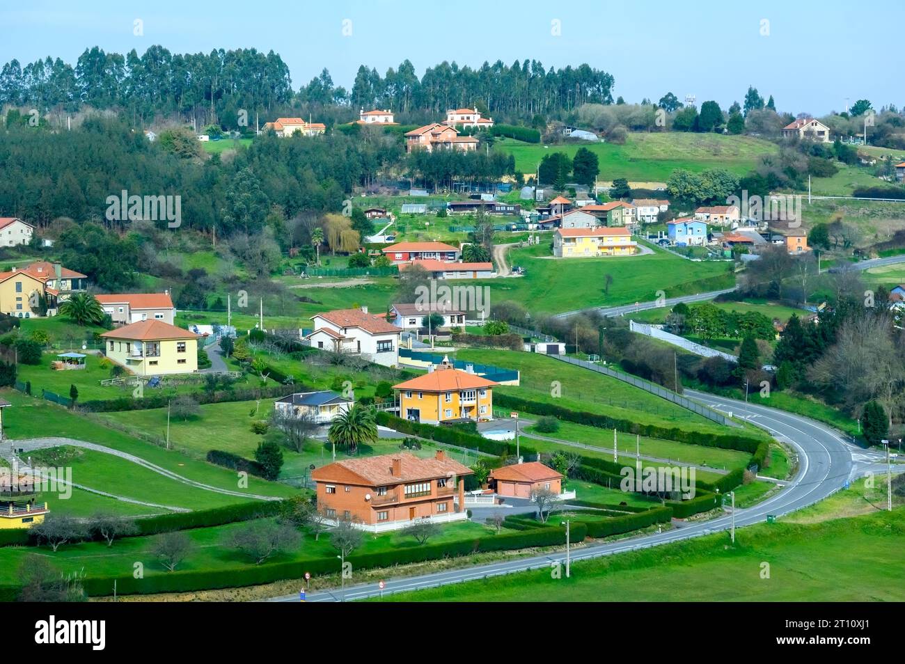 Paesaggio rurale e costruzione nella campagna delle Asturie, Spagna Foto Stock