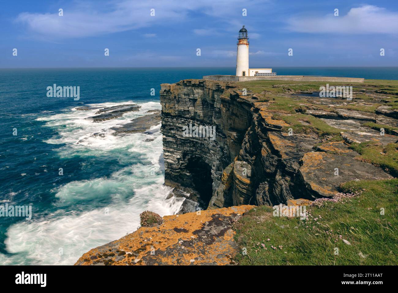 Noup Head Lighthouse è un faro funzionante a Westray, nelle Orcadi, in Scozia. Foto Stock