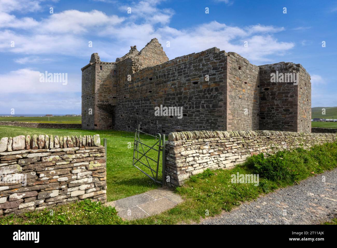 Il castello in rovina e infestato di Noltland a Westray, nelle Orcadi, in Scozia. Foto Stock
