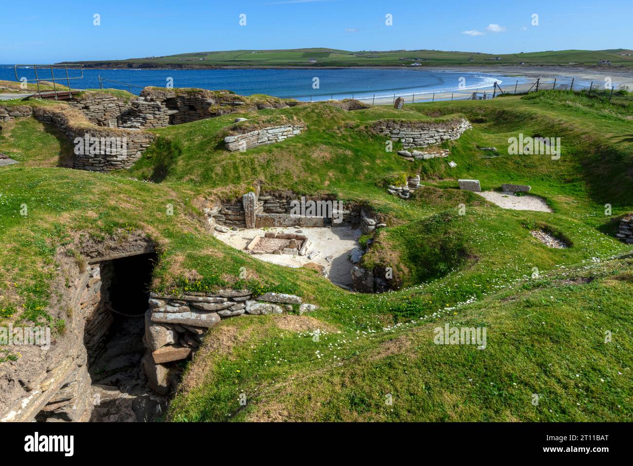 Skara Brae è un insediamento neolitico delle Orcadi, in Scozia. È uno dei villaggi neolitici più completi d'Europa ed è patrimonio dell'umanità dell'UNESCO Foto Stock