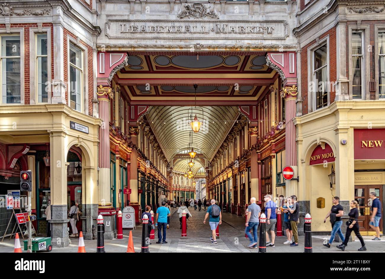 L'entrata di Gracechurch Street al mercato di Leadenhall, uno splendido mercato coperto nella City di Londra, Londra EC3 Foto Stock