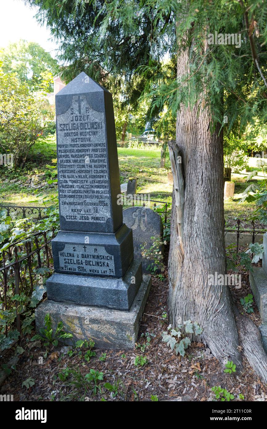 Vilnius, Lituania, 14 AGOSTO 2023. Cimitero Bernardine. Tomba di Jozef Szeliga Bielinski. Foto Stock