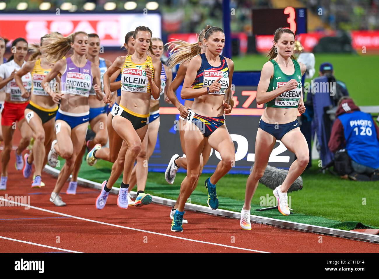 Ciara Mageean (Irlanda, Silver), Claudia Bobocea (Romania), Hanna Klein (Germania). 1500 m. Campionati europei di Monaco 2022 Foto Stock