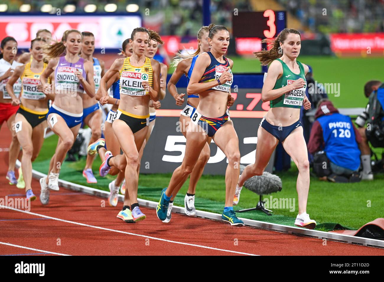 Ciara Mageean (Irlanda, Silver), Claudia Bobocea (Romania), Hanna Klein (Germania). 1500 m. Campionati europei di Monaco 2022 Foto Stock