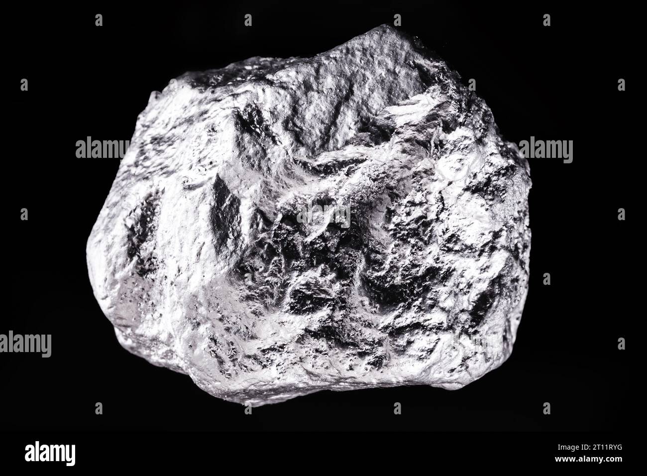 Il palladio è un elemento chimico che a temperatura ambiente si contrae allo stato solido. Metallo utilizzato nell'industria. Concetto di estrazione minerale. Foto Stock