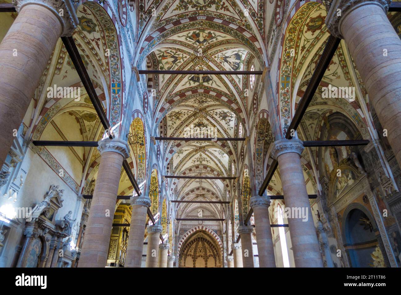 Interno della Basilica di Sant'Anastasia a Verona, Italia, Europa Foto Stock