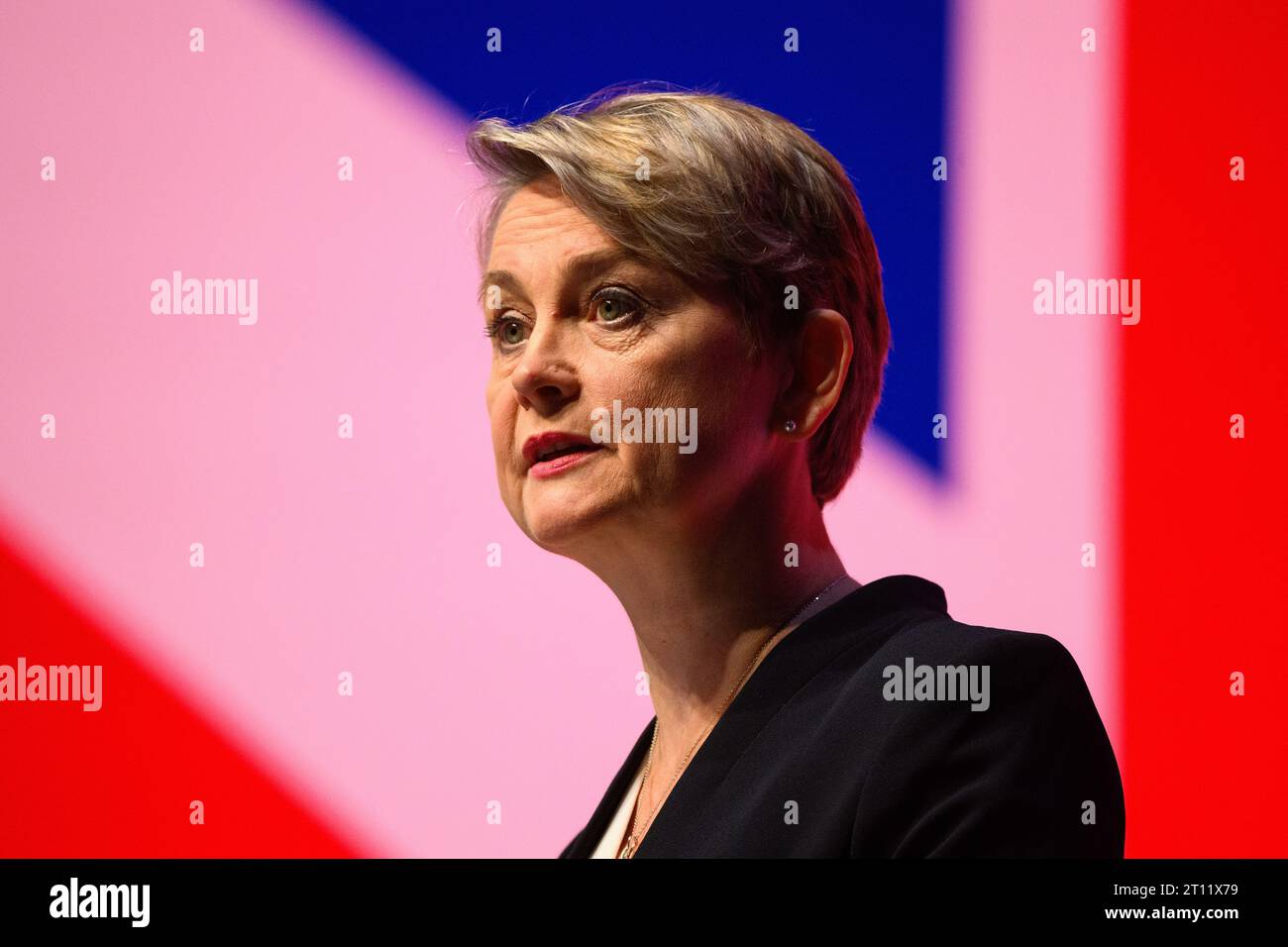 Londra, Regno Unito. 10 ottobre 2023. Yvette Cooper parla durante la Conferenza del Partito Laburista a Liverpool. Il credito fotografico dovrebbe essere: Matt Crossick/Empics/Alamy Live News Foto Stock