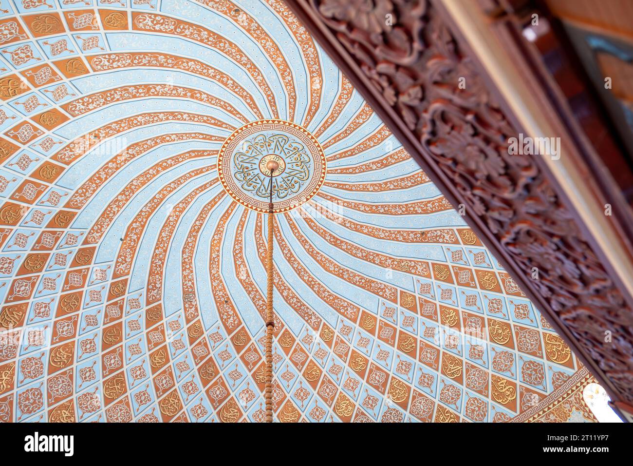 Masjid Cupola con nomi per allah Foto Stock