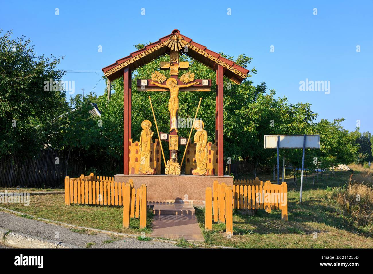 Un santuario lungo la strada a Curchi (Orhei), Moldavia Foto Stock