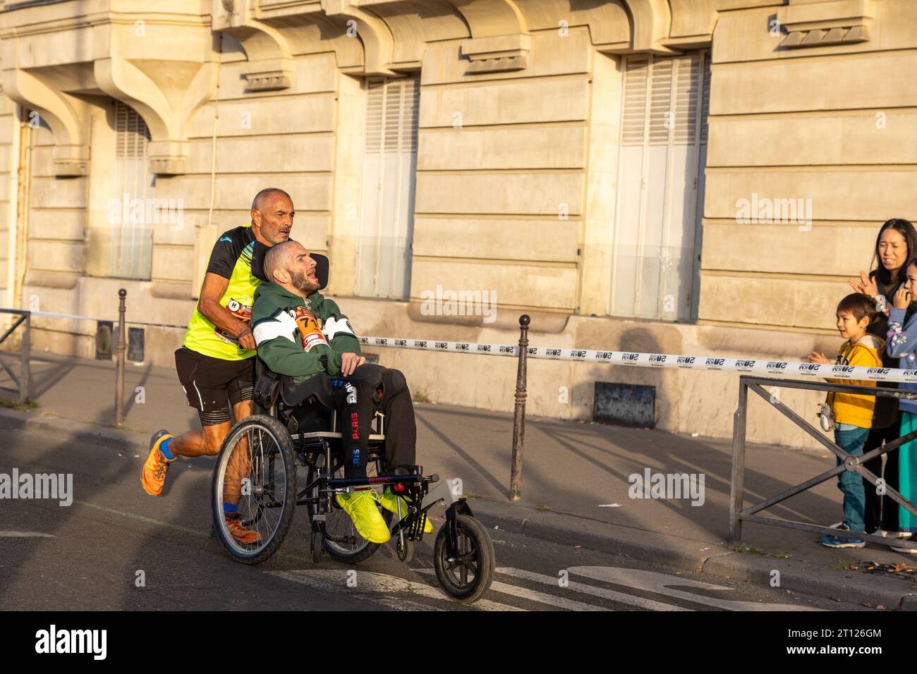(C) Denis TRASFI / MAXPPP - à Paris le 06-10-2023 VREDESTEIN les 20km de Paris - corso handicapé Foto Stock