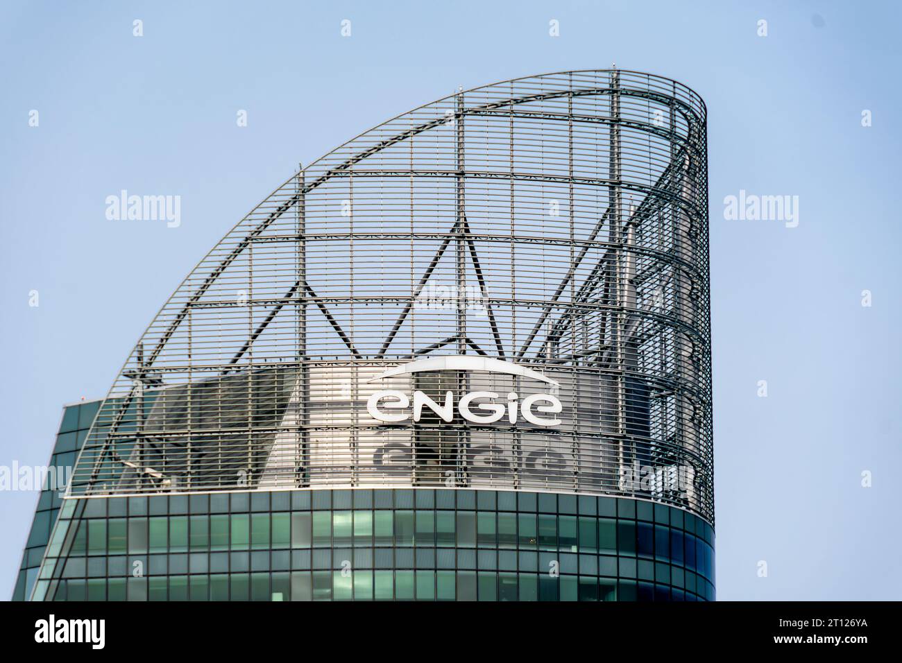 Parte superiore della torre che ospita la sede centrale di Engie, un gruppo industriale francese dell'energia, Paris la Défense, Francia Foto Stock