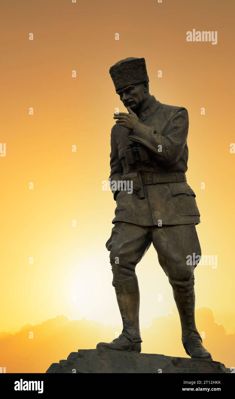 Afyonkarahisar, Turchia.30 settembre 2023. Monumento e iscrizione Kocatepe Atatürk. Per il 30 agosto giorno della Vittoria. Foto Stock