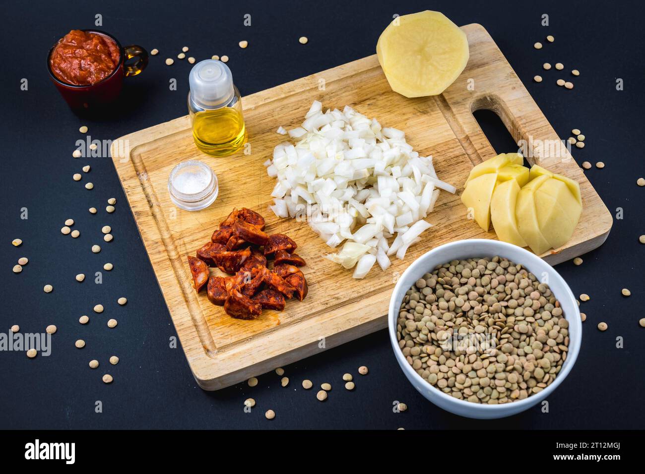 Ricetta fatta in casa di un piatto di lenticchie spagnolo Foto Stock