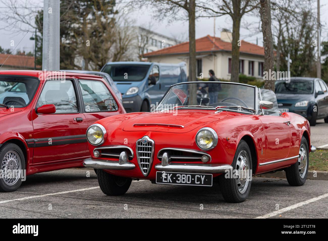 Alfa Romeo Giulietta Spider parcheggiata in una strada Foto Stock