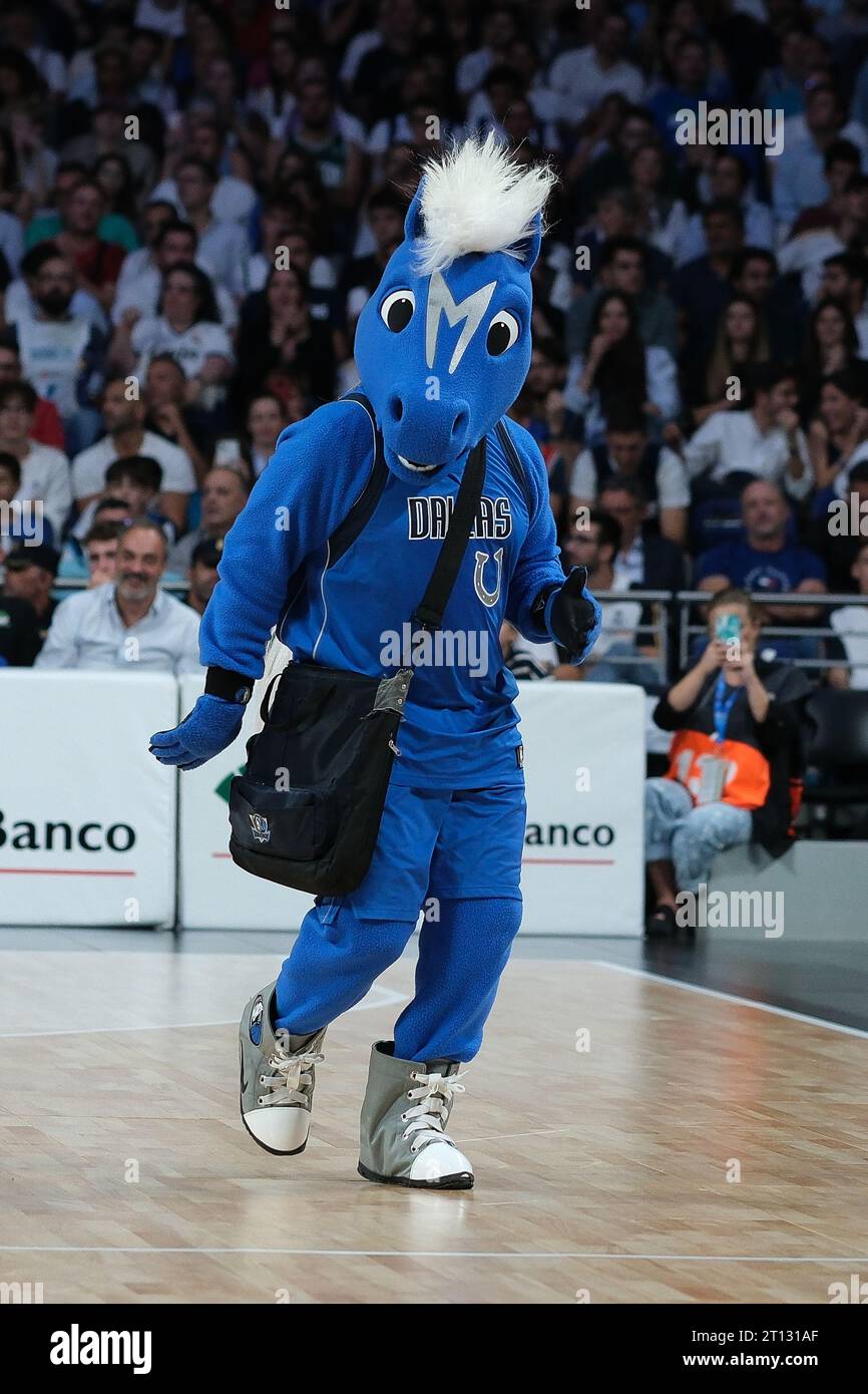 Champ la mascotte dei Dallas Mavericks durante la partita tra Dallas Mavericks e Real Madrid al WiZink Center il 10 ottobre 2023 a Madrid, Foto Stock