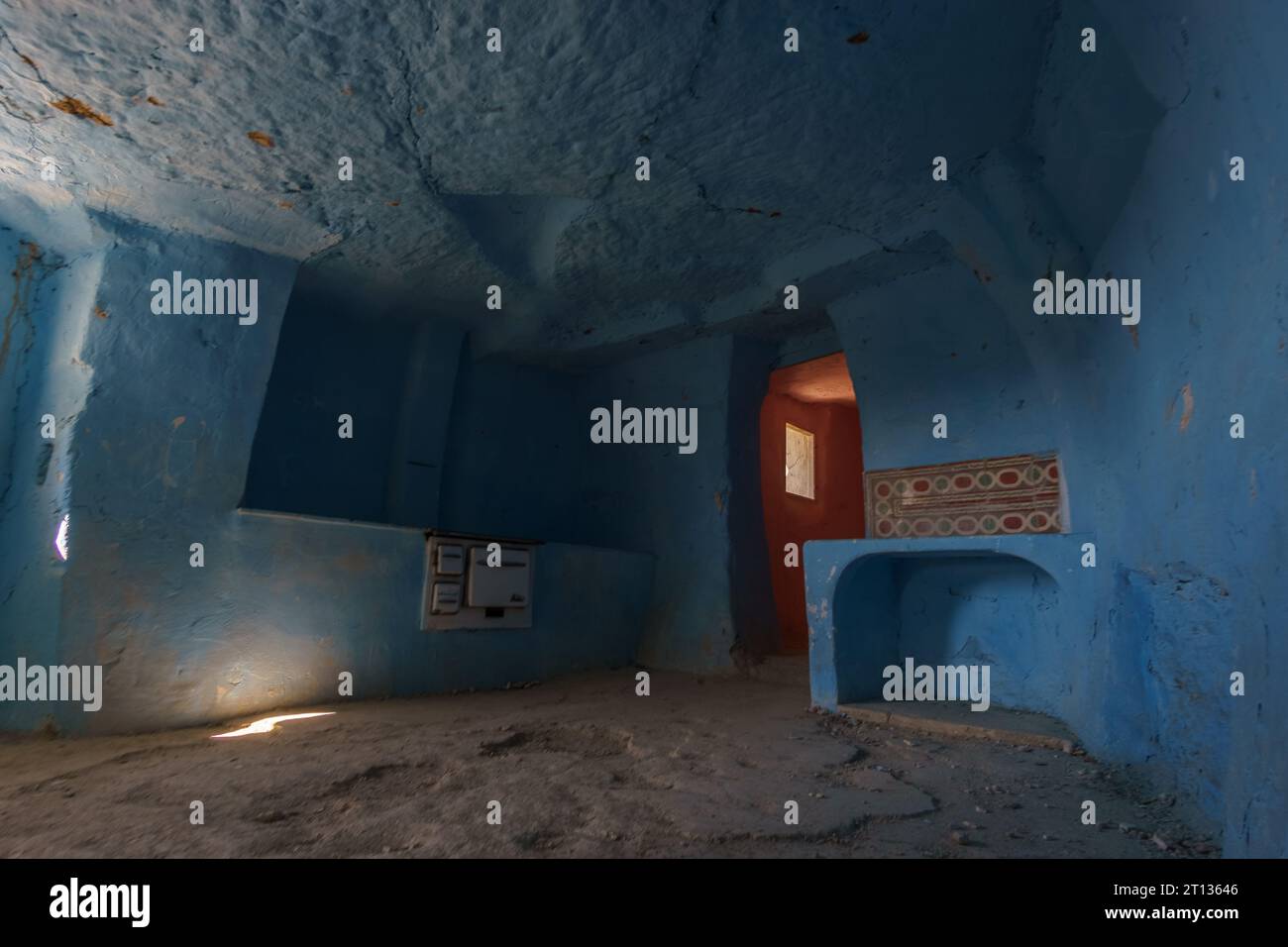 Interno delle grotte di Arguedas con cucina e pareti bianche, Navarra, Spagna Foto Stock