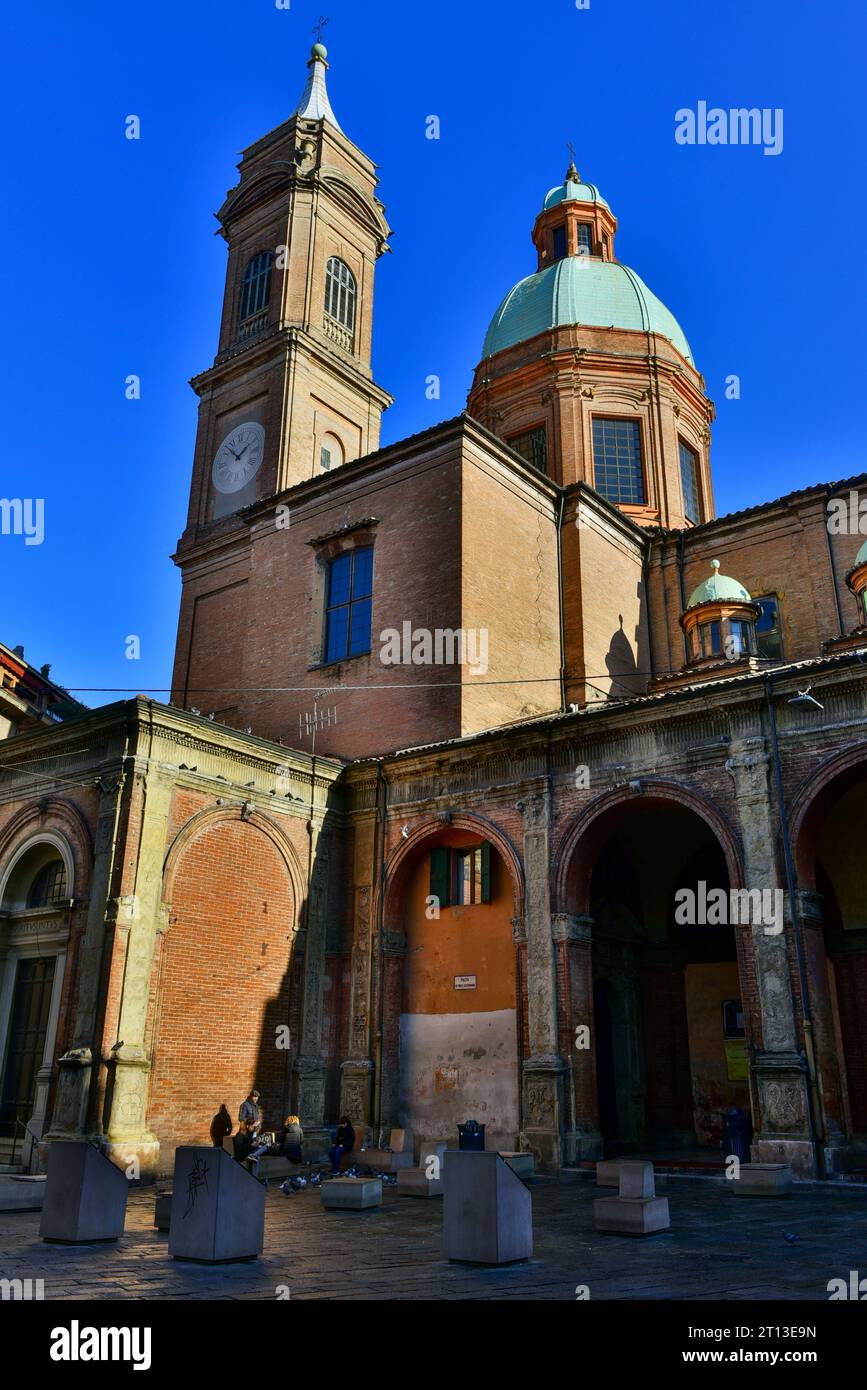 Chiesa dei Santi Bartolomeo e Cajetan in una giornata di sole d'inverno. Bologna, Italia, dicembre 2017 Foto Stock