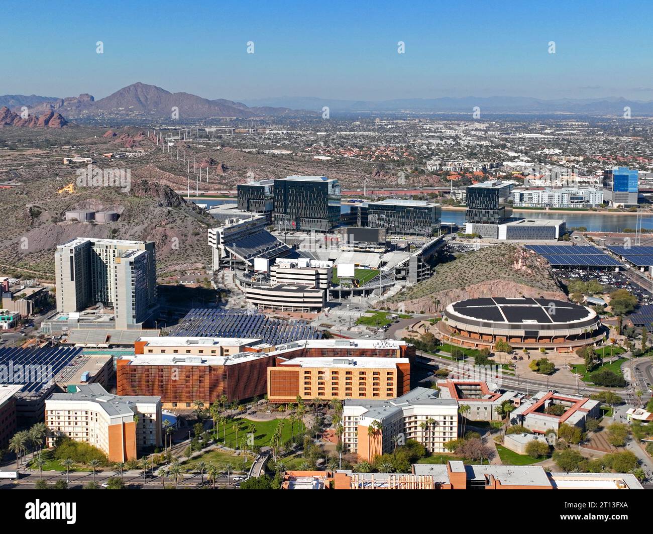 Arizona State University ASU, con Mountain America Stadium e Desert Financial Arena nel campus principale, vista aerea nella città di Tempe, Arizona Arizona Arizona, Stati Uniti Foto Stock