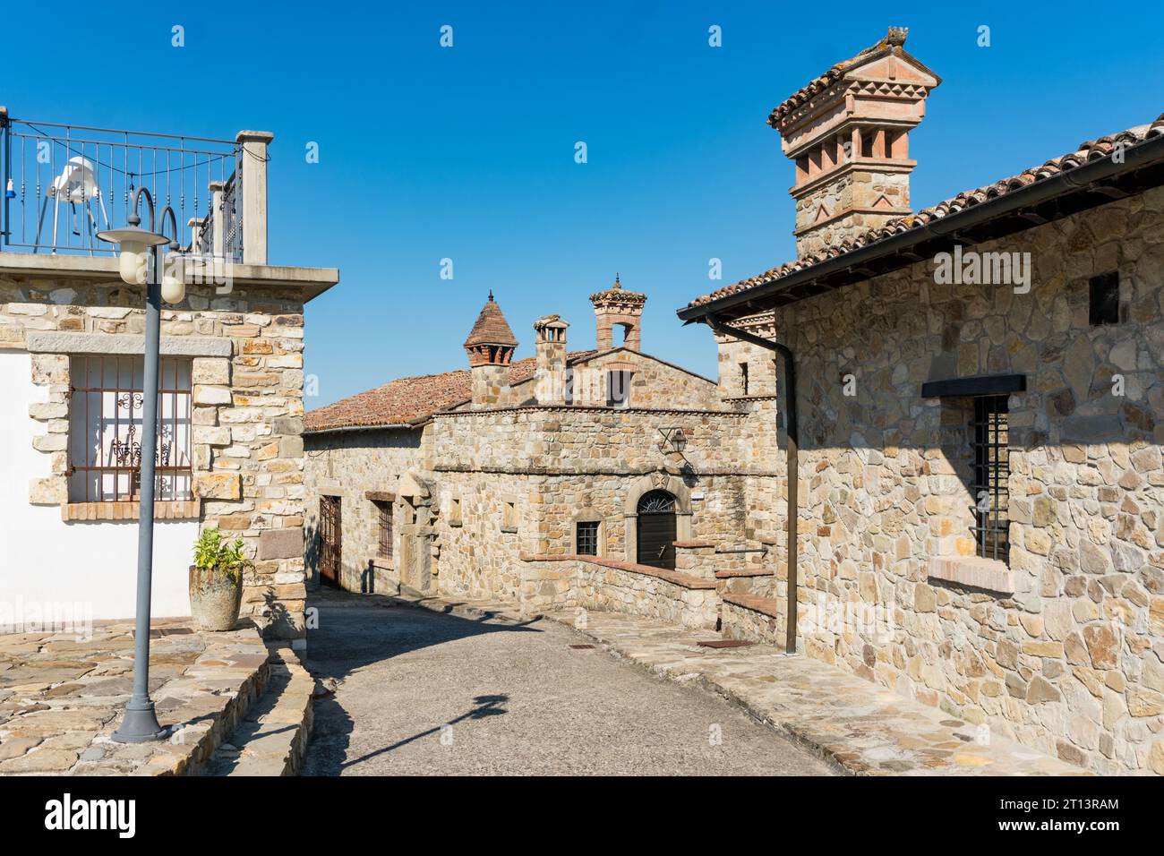 Votigno, Italia-31 luglio 2022: Veduta di un piccolo paese di Votigno in provincia di Reggio Emilia durante una giornata di sole Foto Stock