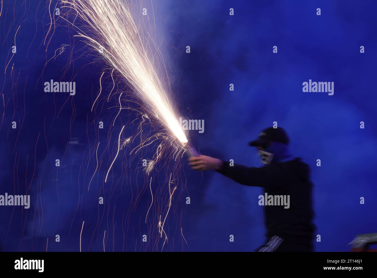 Firo: 09/22/2023 calcio: Calcio: 2.Bundesliga VFL Osnabruck - HSV Hamburg HSV Hamburg Hamburg Hamburg Hamburg Ultras Fireworks Rauch HSV Hamburg Hamburg Hamburg Pyrotechnics Foto Stock