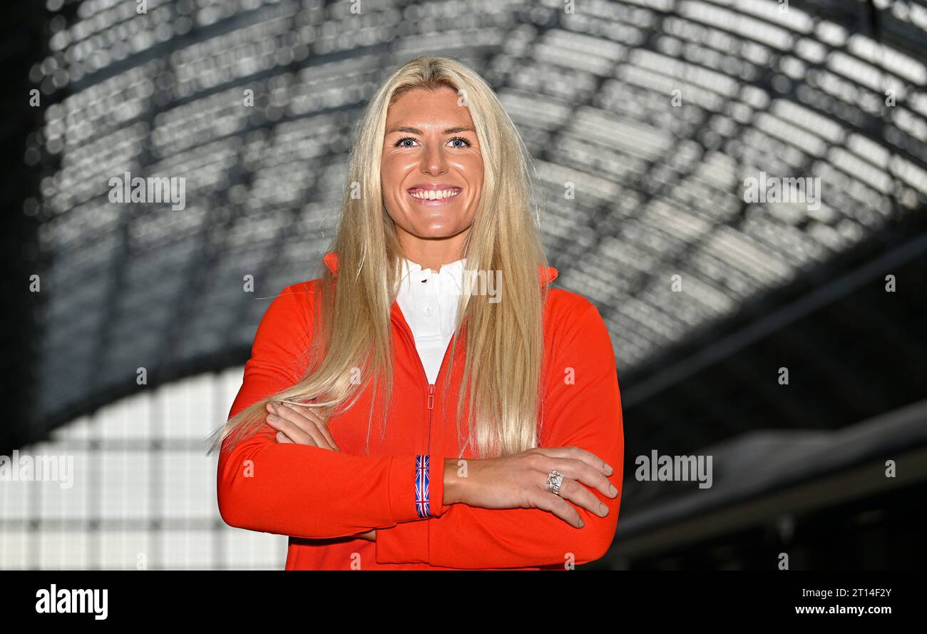 Londra, Regno Unito. 11 ottobre 2023. Annuncio dell'atleta TeamGB, vela. Stazione di St Pancras. Londra. Saskia Tidey - Skiff femminile (49erFX) durante l'annuncio della squadra Sailing per rappresentare il TeamGB alle Olimpiadi di Parigi 2024. Credito: Sport in Pictures/Alamy Live News Foto Stock