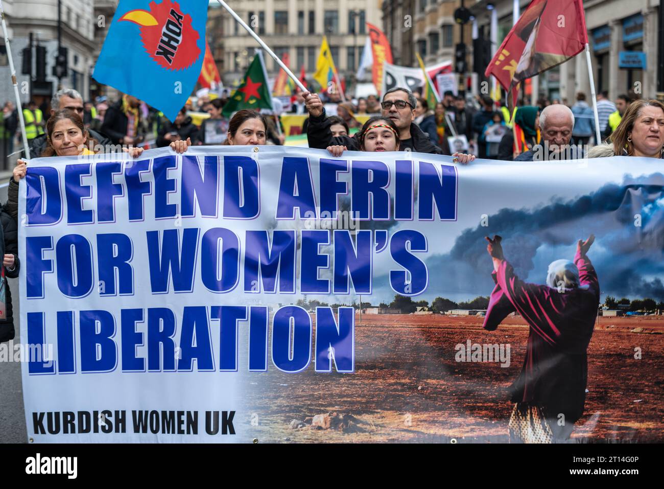Manifestazione contro presunti crimini di guerra turchi ad Afrin, una città curda in Siria. Protesta a Londra, Regno Unito. Si chiama Defend Afrin. La liberazione delle donne Foto Stock